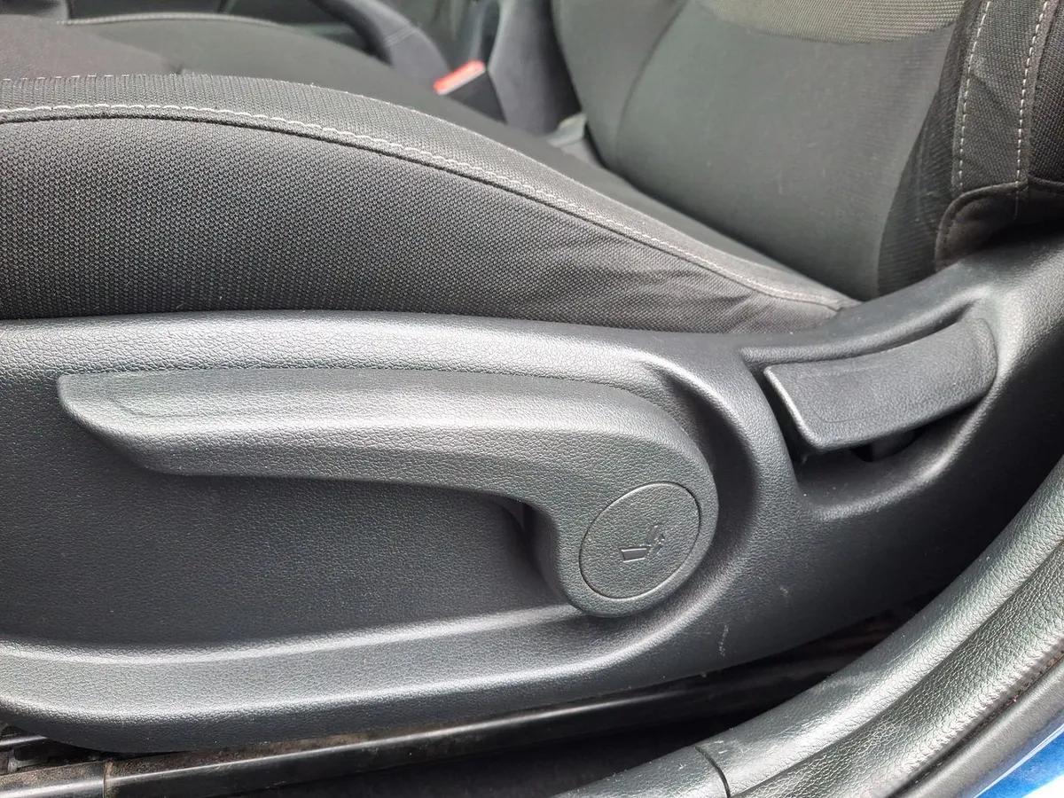 Kia Rio 5 1.4 Ex 4x2 Ac Ci 6mt 5p año 2021