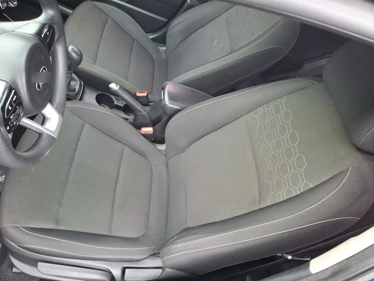 Kia Rio 5 1.4 Ex 4x2 Ac Ci 6mt 5p año 2021