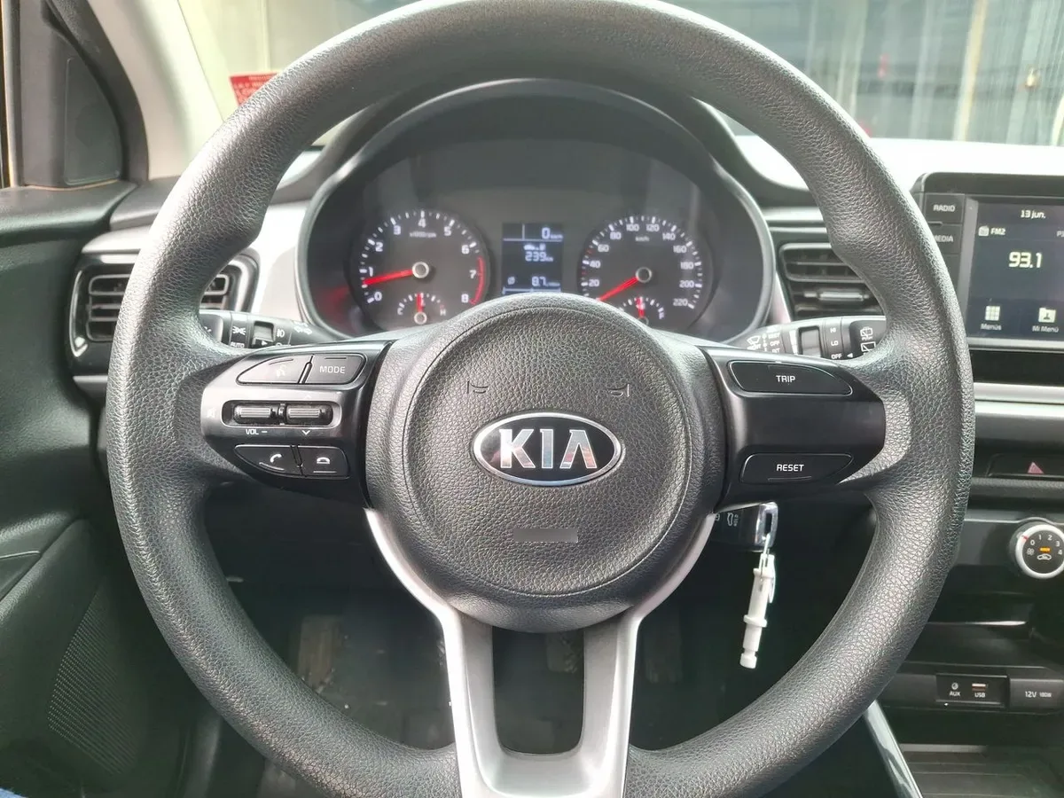 Kia Rio 5 1.4 Ex 4x2 Ac Ci 6mt 5p año 2021
