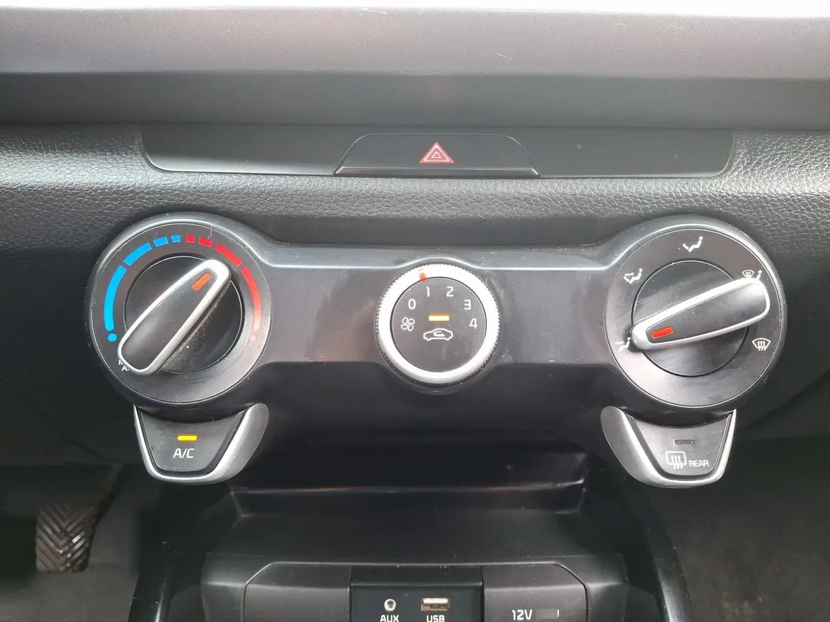 Kia Rio 5 1.4 Ex 4x2 Ac Ci 6mt 5p año 2021