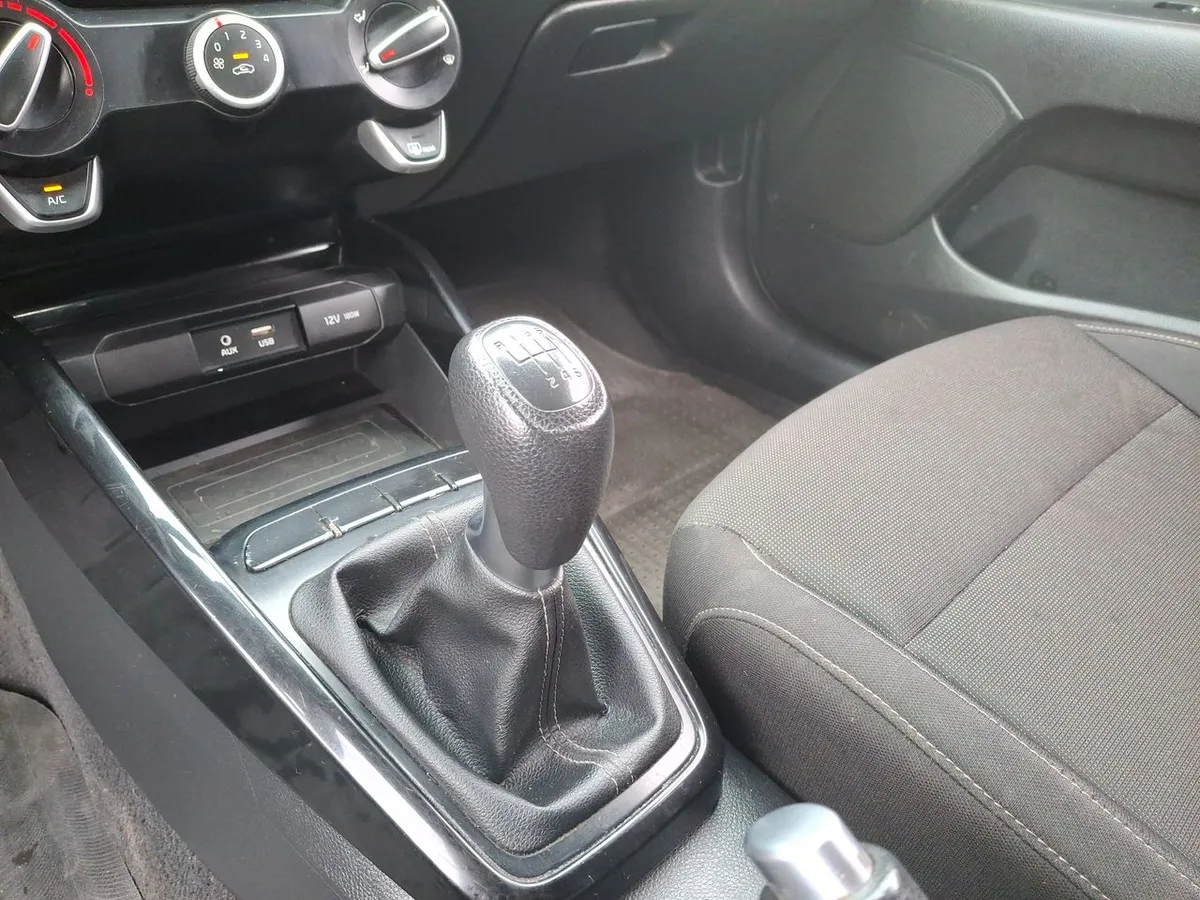 Kia Rio 5 1.4 Ex 4x2 Ac Ci 6mt 5p año 2021
