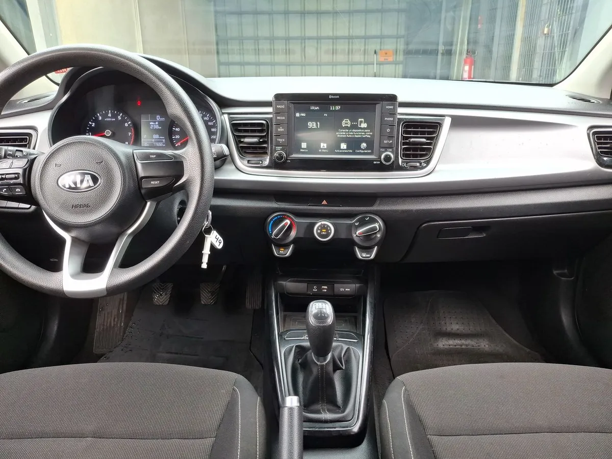Kia Rio 5 1.4 Ex 4x2 Ac Ci 6mt 5p año 2021