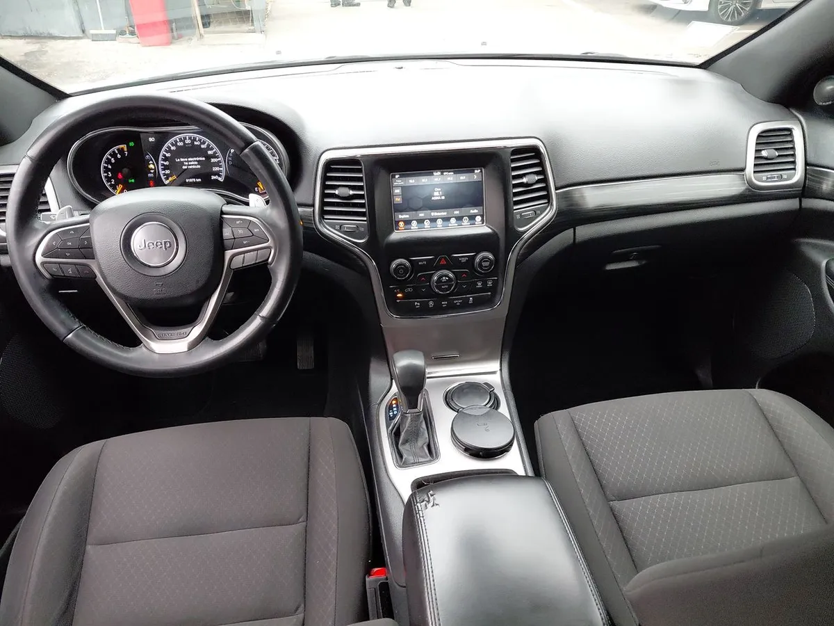 Jeep Grand Cherokee 3.6 Laredo 4x2 At 5p año 2019
