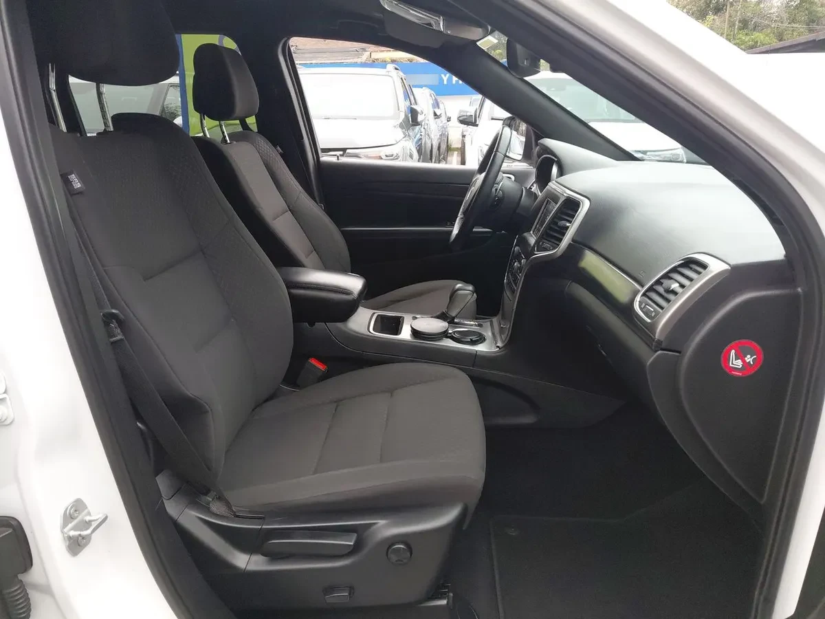 Jeep Grand Cherokee 3.6 Laredo 4x2 At 5p año 2019