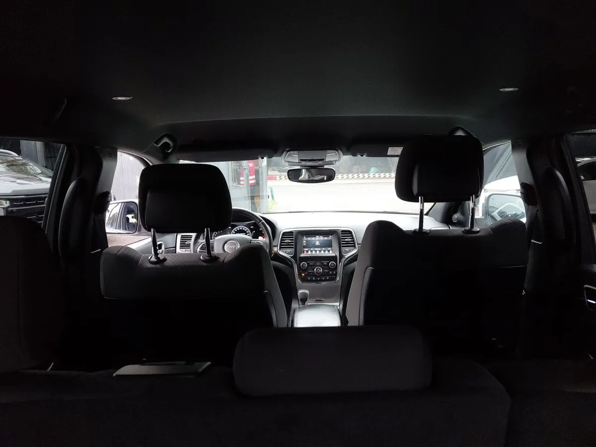 Jeep Grand Cherokee 3.6 Laredo 4x2 At 5p año 2019