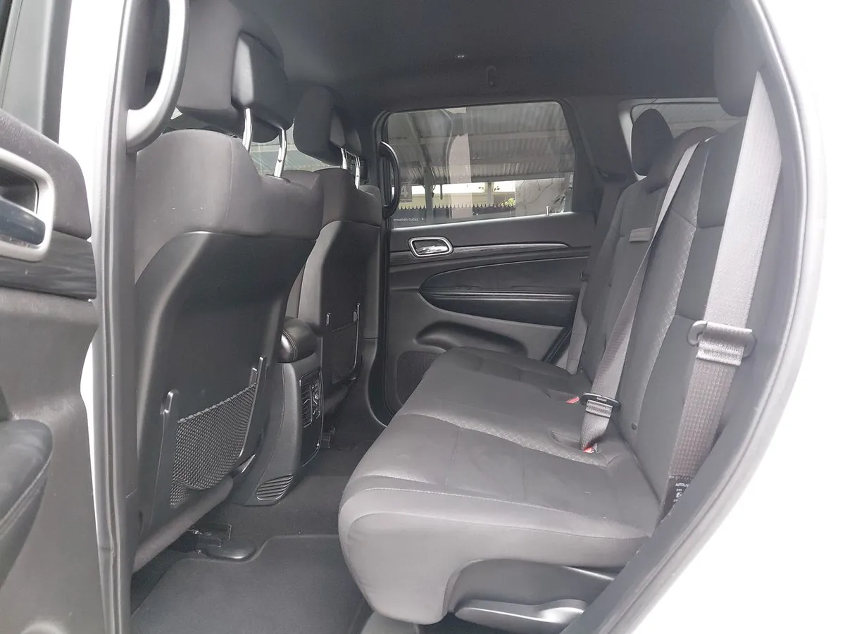Jeep Grand Cherokee 3.6 Laredo 4x2 At 5p año 2019