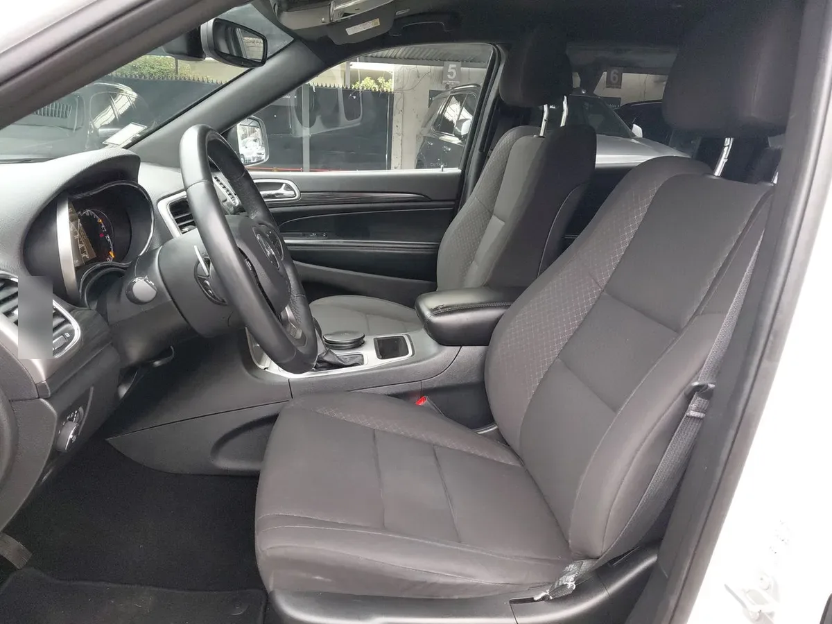 Jeep Grand Cherokee 3.6 Laredo 4x2 At 5p año 2019