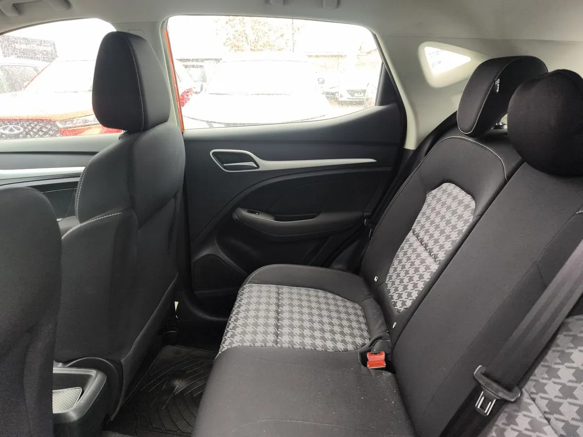 MG Mg Zs 1.5 Std Plus 4x2 Mt 5p año 2024