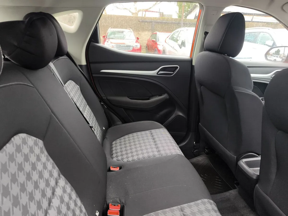 MG Mg Zs 1.5 Std Plus 4x2 Mt 5p año 2024