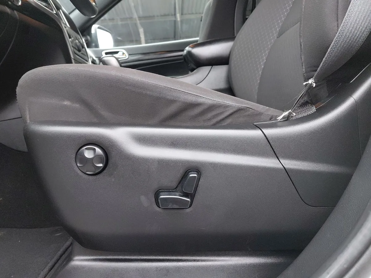Jeep Grand Cherokee 3.6 Laredo 4x2 At 5p año 2019