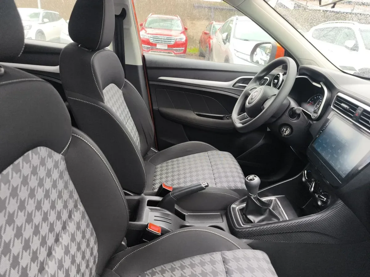 MG Mg Zs 1.5 Std Plus 4x2 Mt 5p año 2024