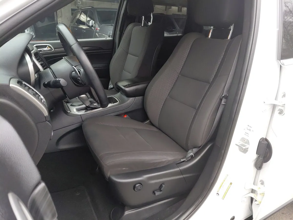 Jeep Grand Cherokee 3.6 Laredo 4x2 At 5p año 2019