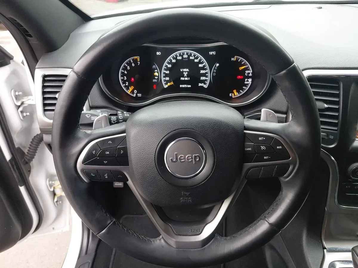 Jeep Grand Cherokee 3.6 Laredo 4x2 At 5p año 2019