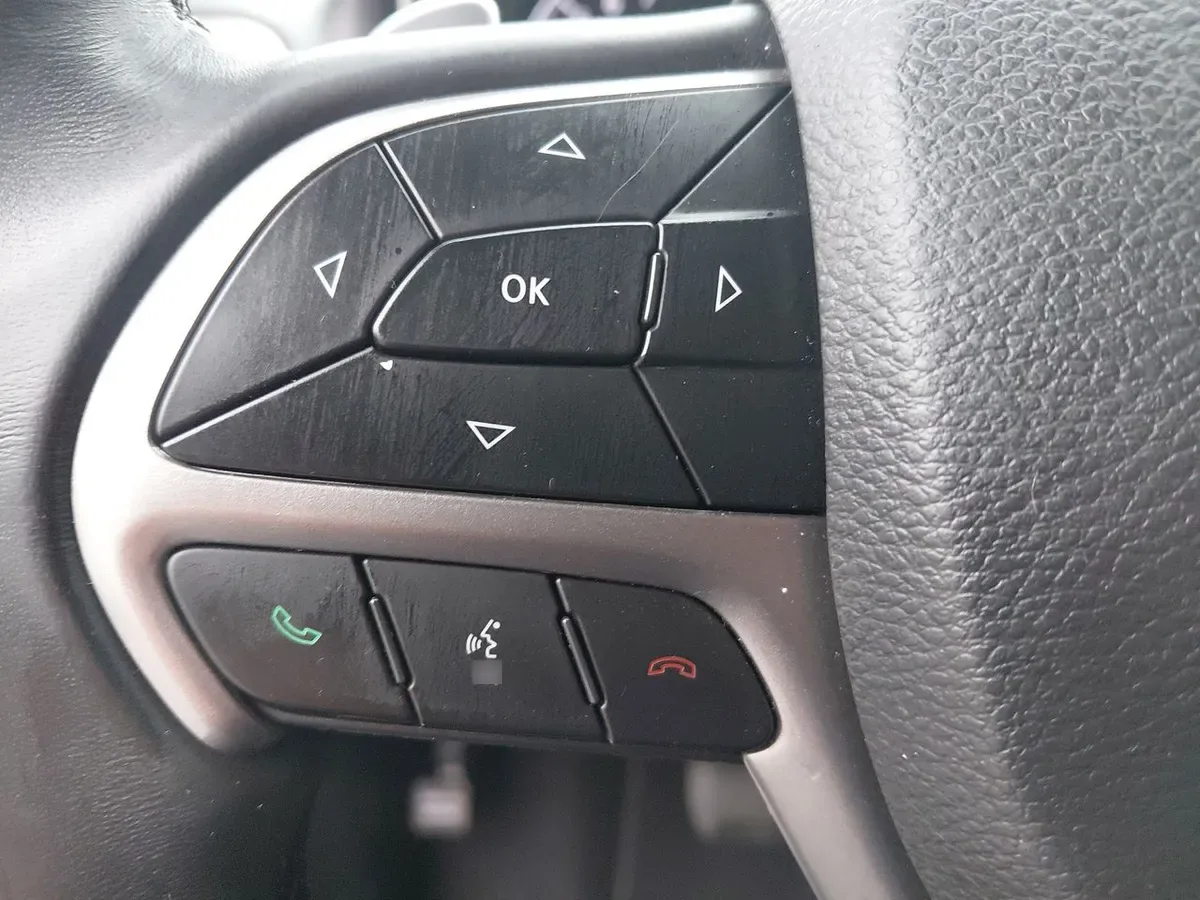 Jeep Grand Cherokee 3.6 Laredo 4x2 At 5p año 2019