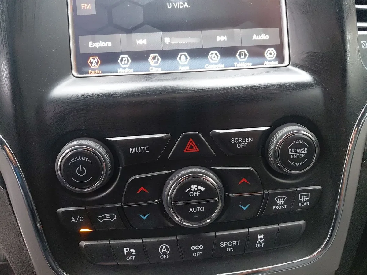 Jeep Grand Cherokee 3.6 Laredo 4x2 At 5p año 2019