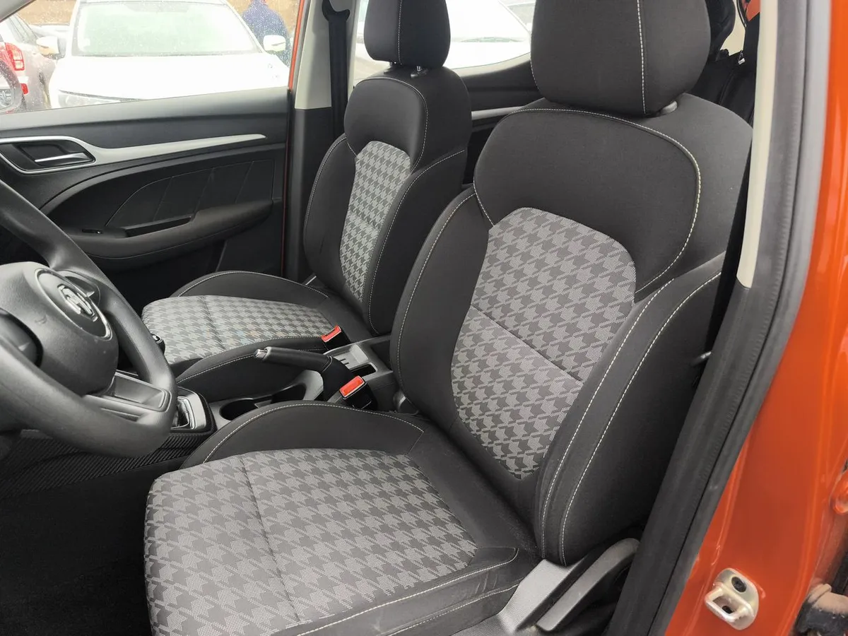 MG Mg Zs 1.5 Std Plus 4x2 Mt 5p año 2024
