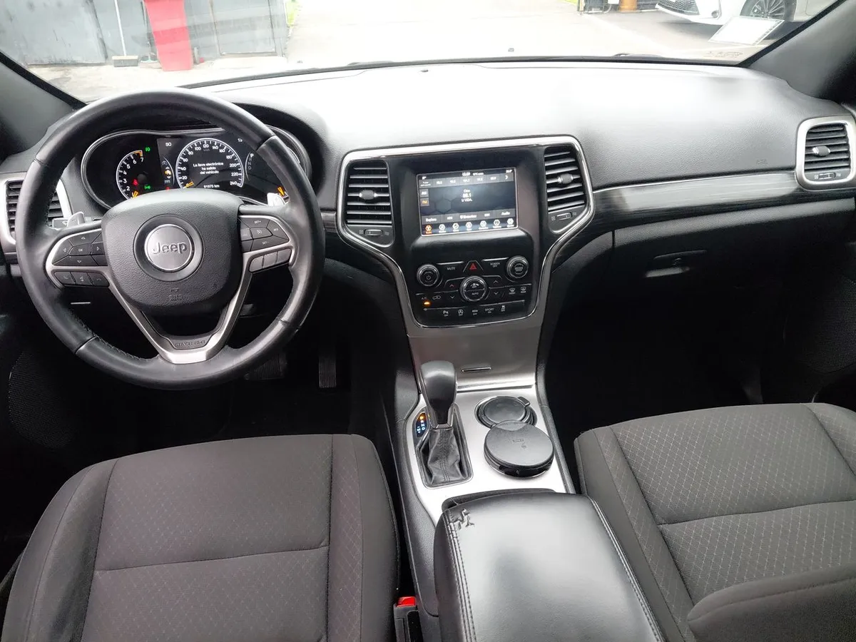 Jeep Grand Cherokee 3.6 Laredo 4x2 At 5p año 2019