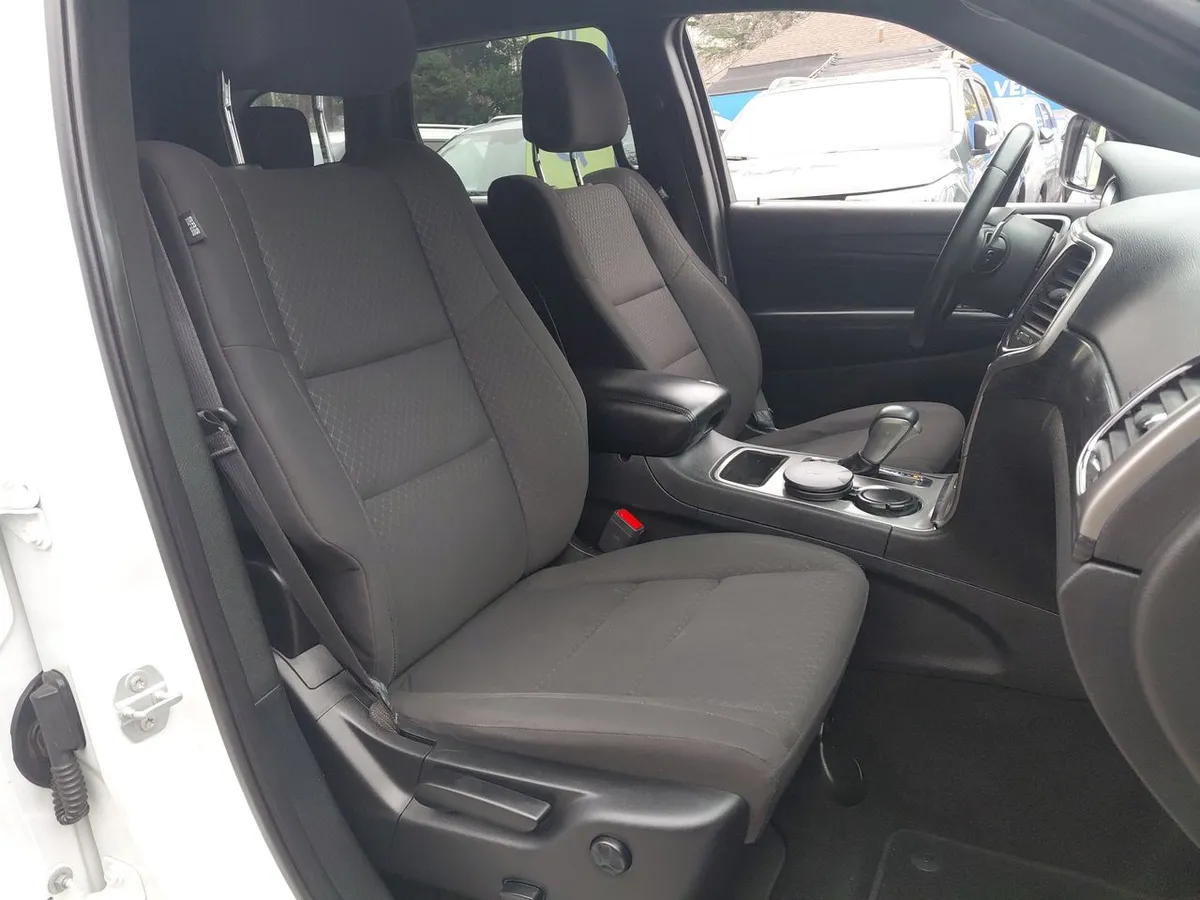 Jeep Grand Cherokee 3.6 Laredo 4x2 At 5p año 2019