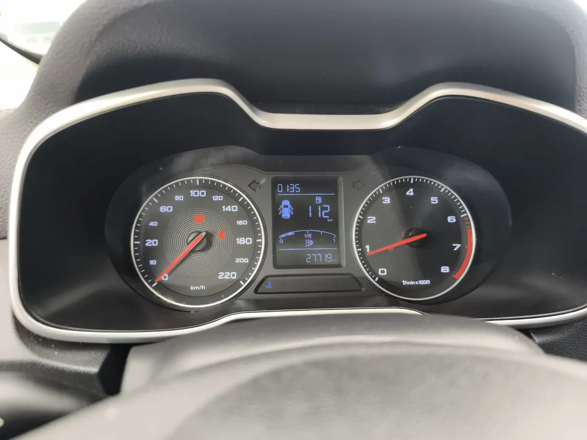 MG Mg Zs 1.5 Std Plus 4x2 Mt 5p año 2024