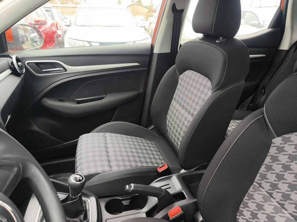 MG Mg Zs 1.5 Std Plus 4x2 Mt 5p año 2024