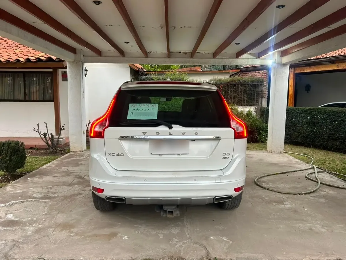 Volvo Xc60 2.0 T5 Cross Country Kinetic At 4x4 año 2017