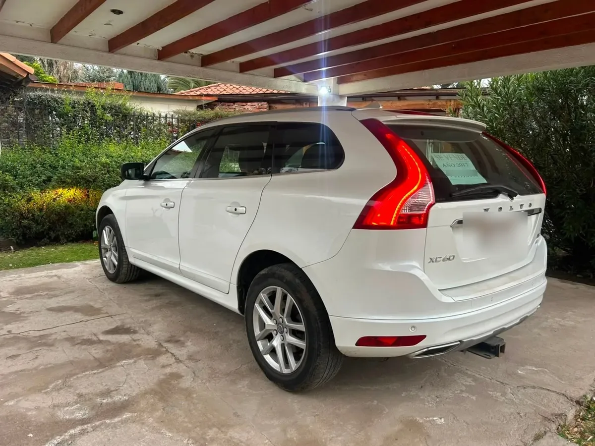 Volvo Xc60 2.0 T5 Cross Country Kinetic At 4x4 año 2017