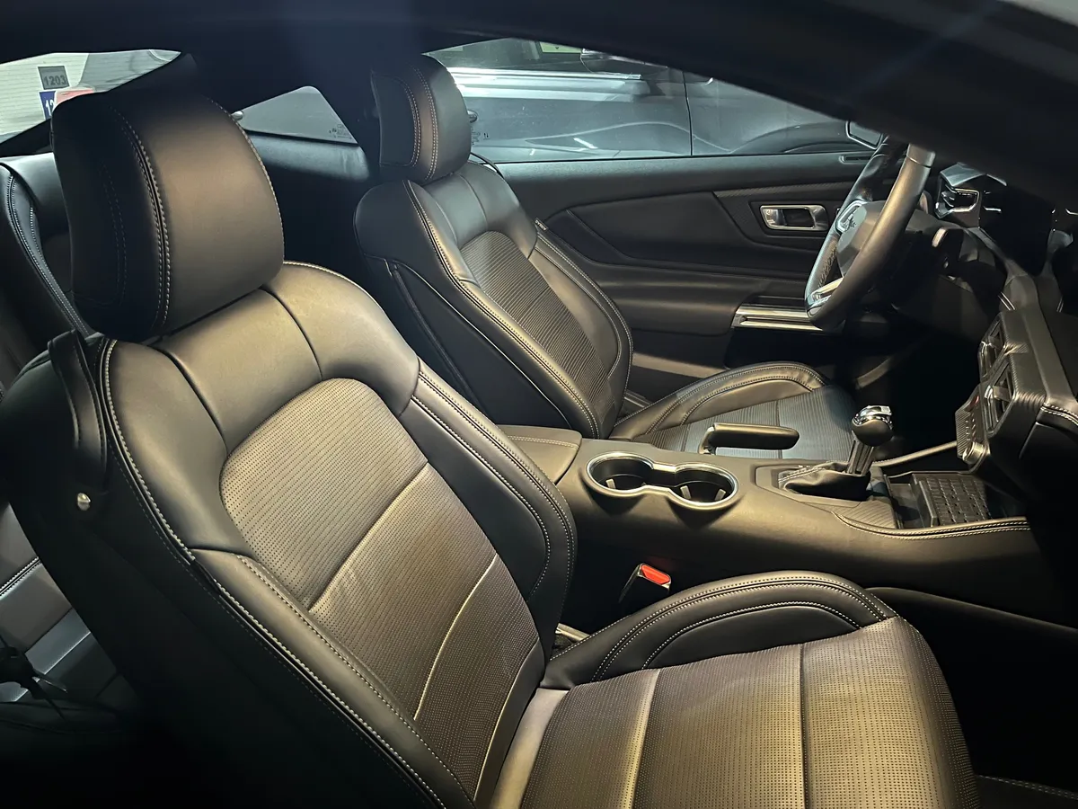 FORD MUSTANG 5.0 Gt Premium At año 2024