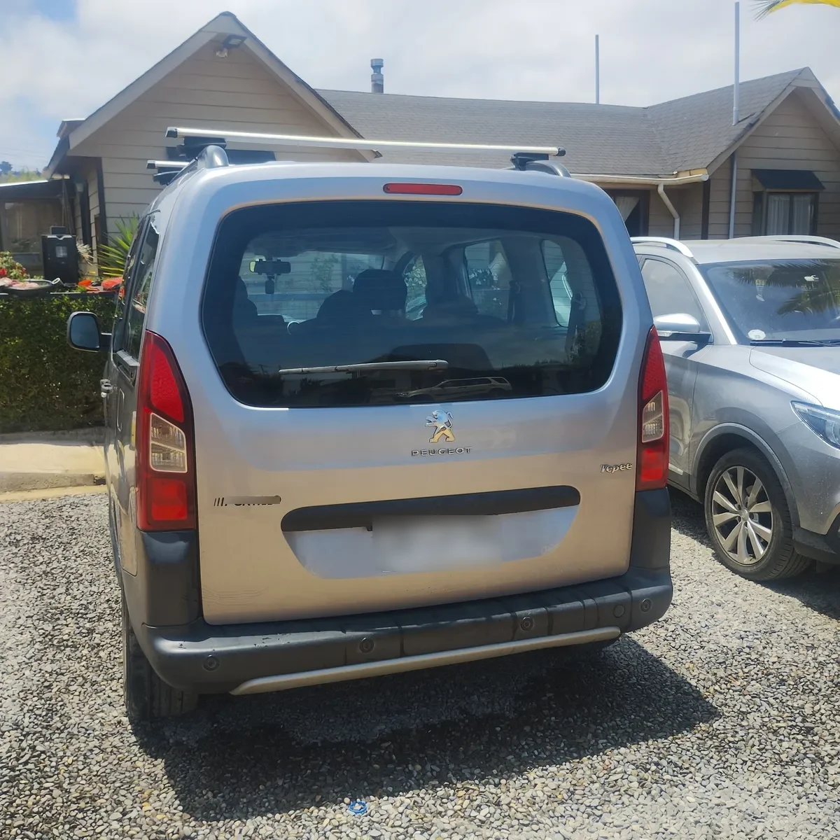 PEUGEOT TEPEE 1.6 Mi-Vie Allure Hdi 92hp 7p Mt Diesel año 2017