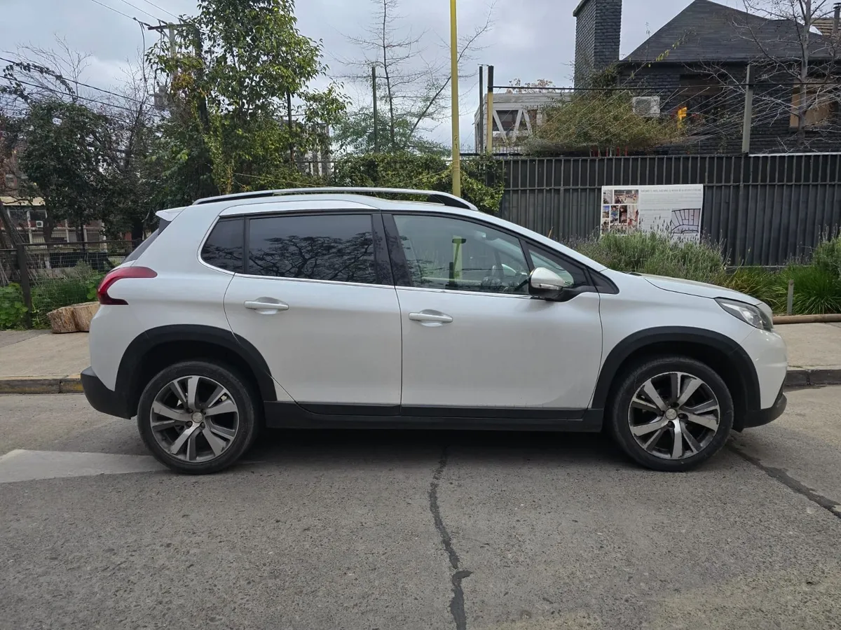 PEUGEOT 2008 1.5 Gt-Line Bluehdi 130 At Diesel año 2020