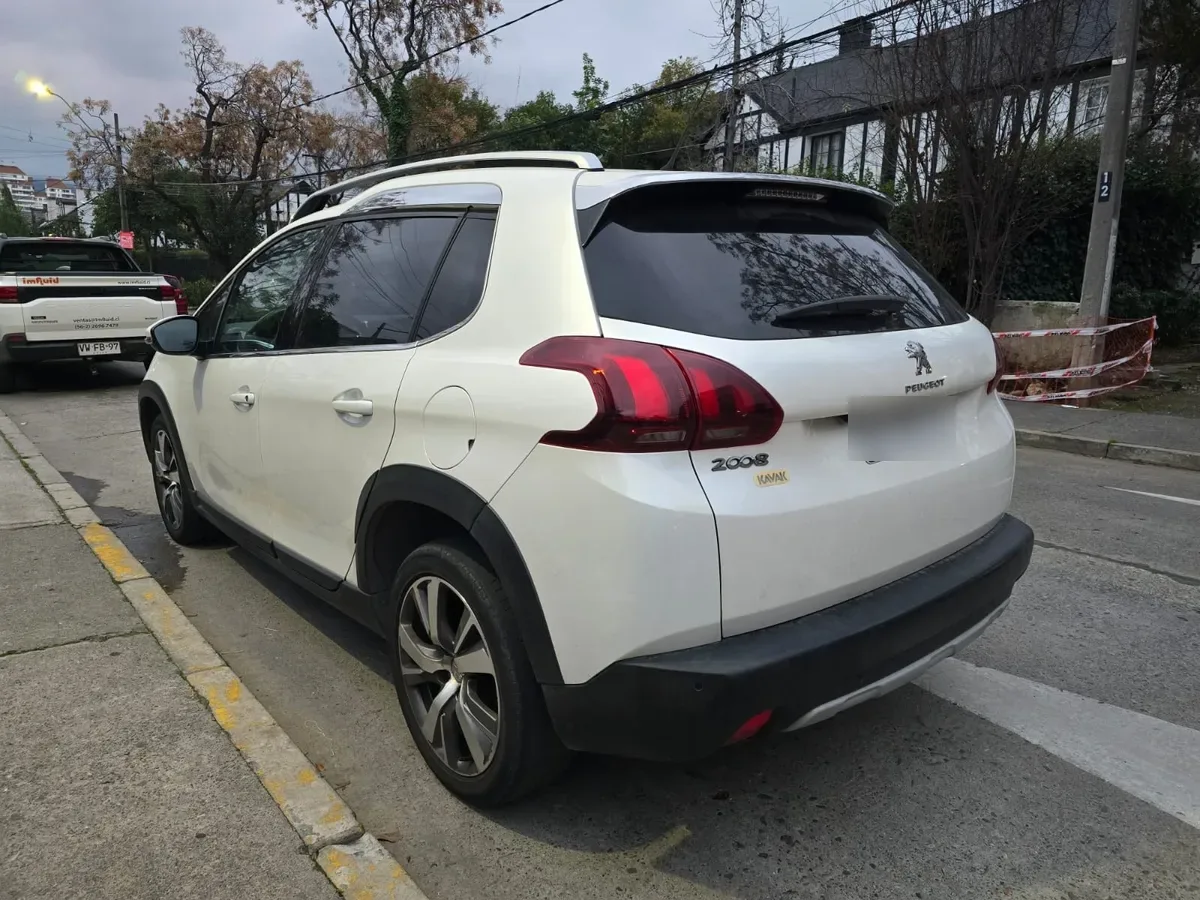 PEUGEOT 2008 1.5 Gt-Line Bluehdi 130 At Diesel año 2020