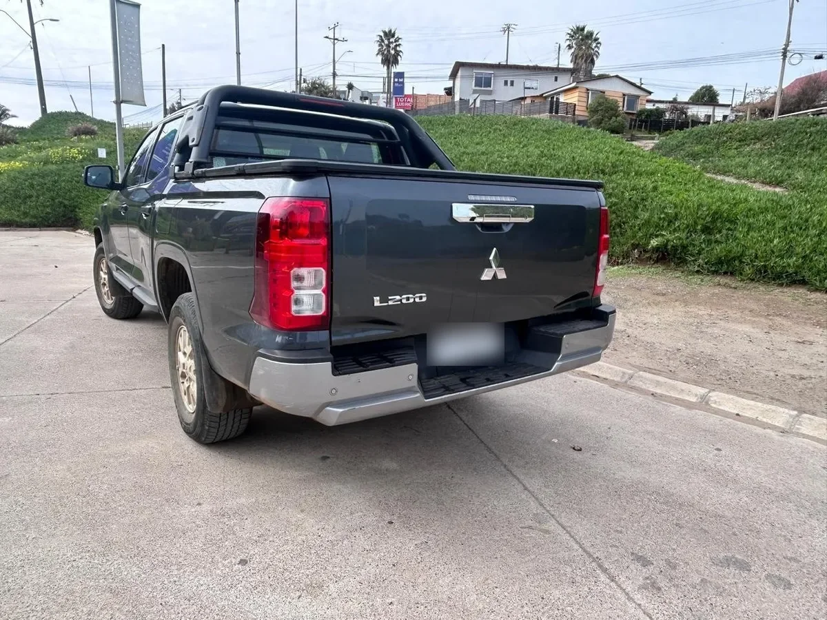 Mitsubishi L200 2.4 Katana Xr Mt 4x2 Diesel año 2025