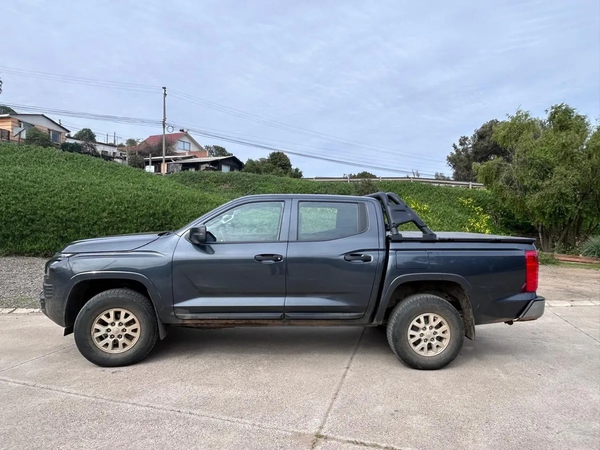 Mitsubishi L200 2.4 Katana Xr Mt 4x2 Diesel año 2025