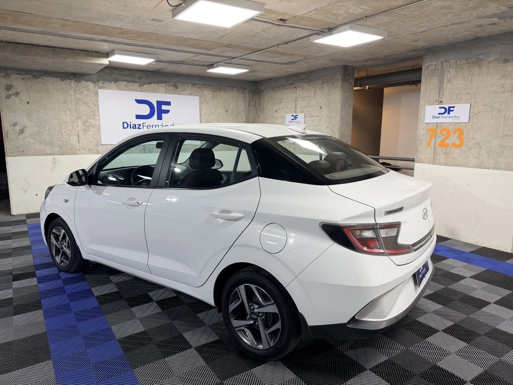 Hyundai Grand I10 1.2 Plus 4x2 Hb Mt 5p año 2024
