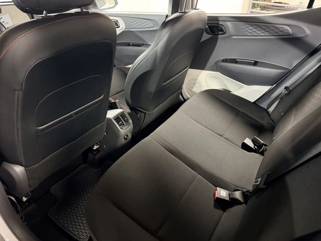 Hyundai Grand I10 1.2 Plus 4x2 Hb Mt 5p año 2024