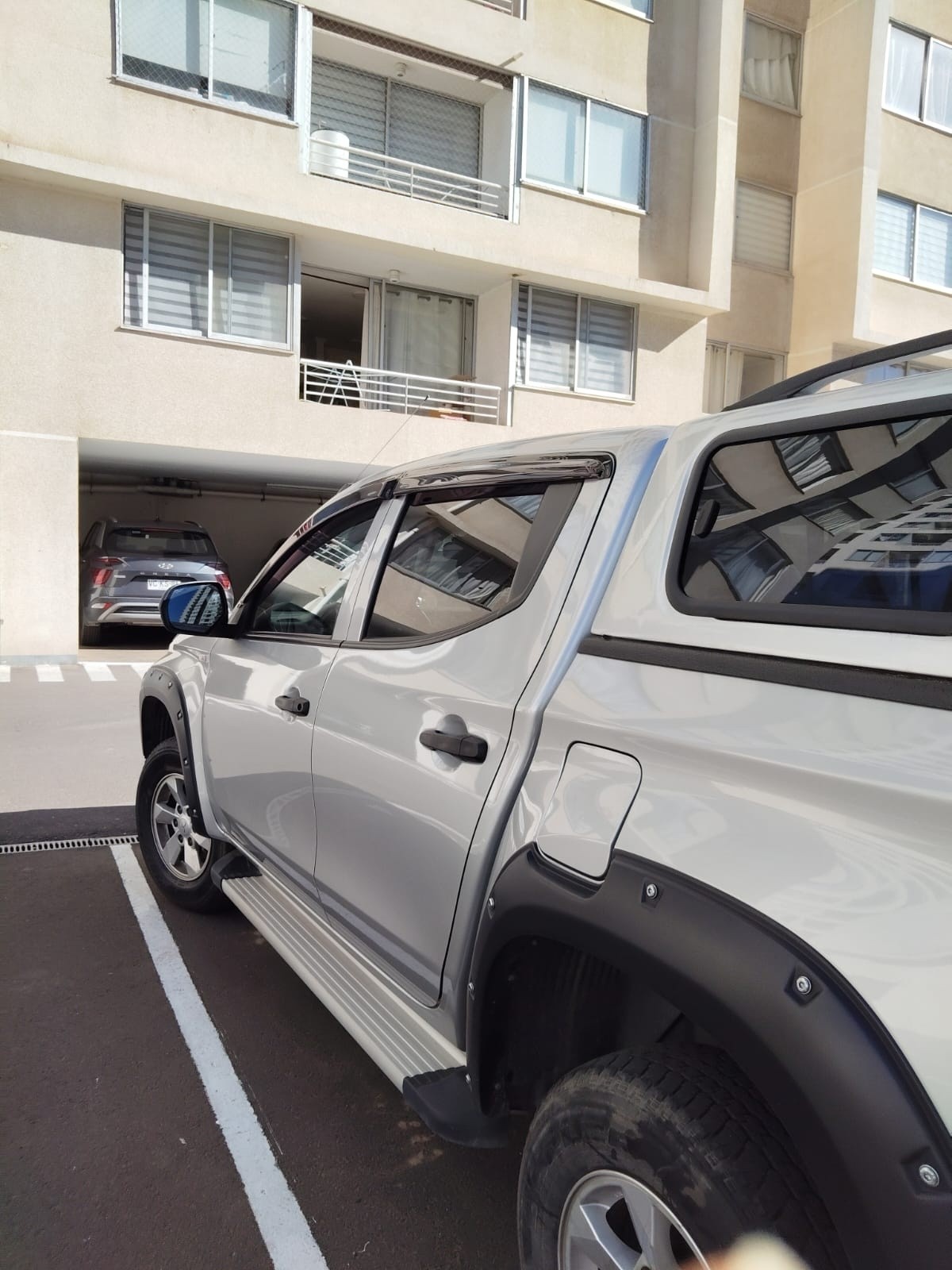 MITSUBISHI L200 2.4 Td Dakar Crs Hp At 4x4 Diesel año 2022