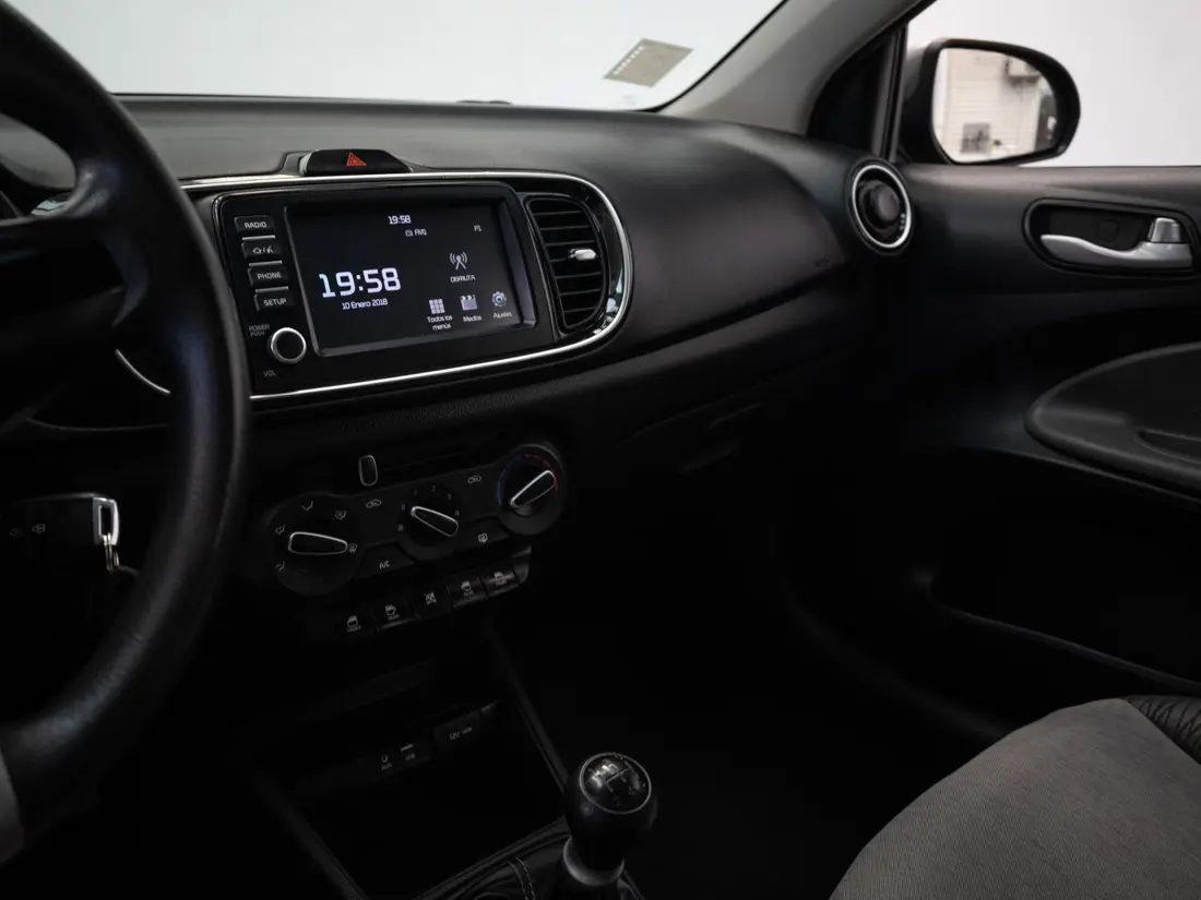 Kia Soluto 1.4 Lx Ac Mt año 2023
