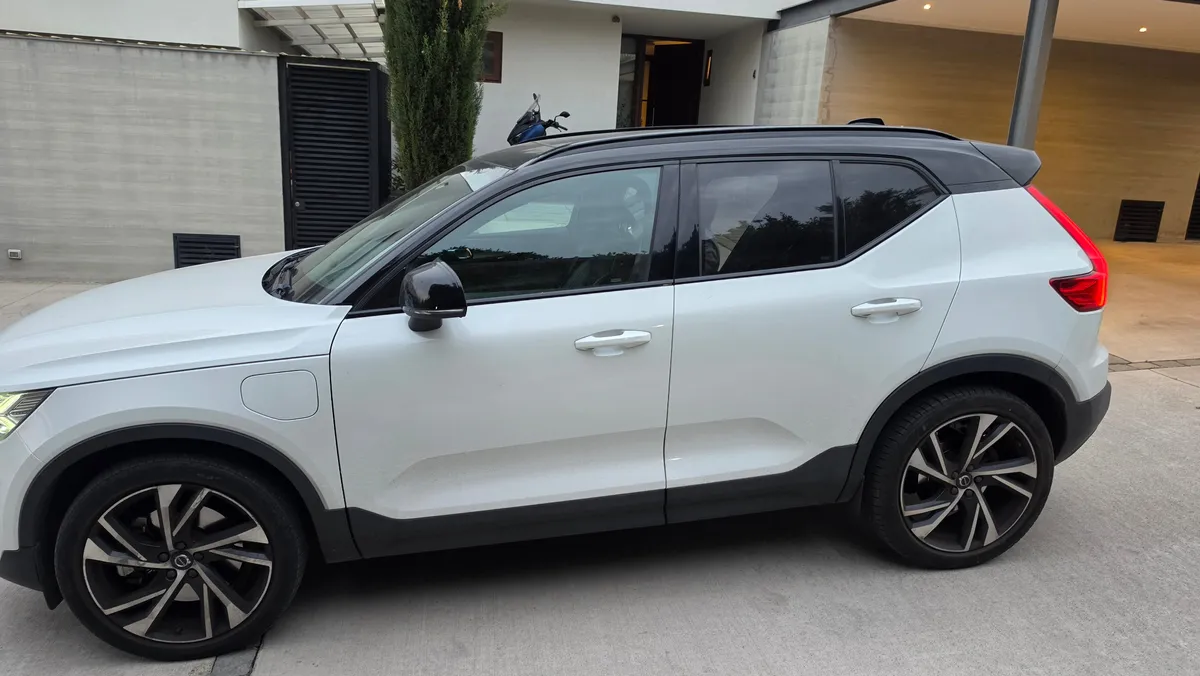 VOLVO XC40 1.5 T5 Hybrid R-Design At Hibrido año 2021
