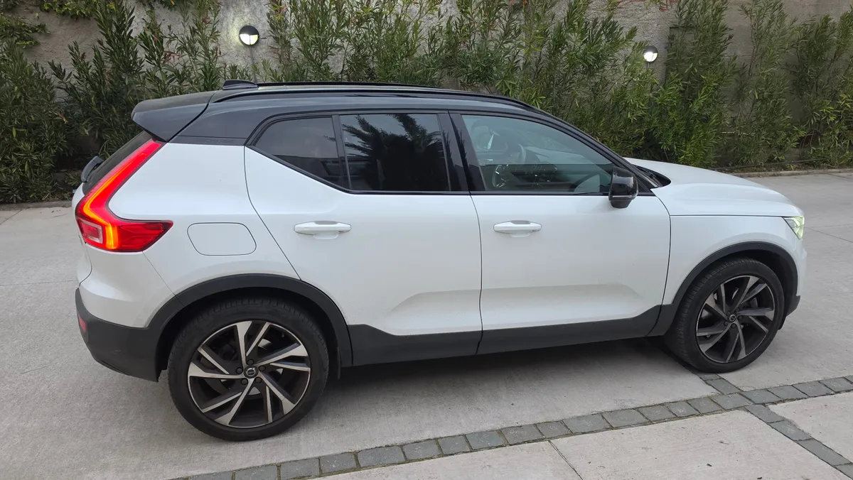 VOLVO XC40 1.5 T5 Hybrid R-Design At Hibrido año 2021