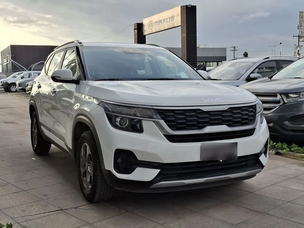 Kia Seltos 1.6 Ex 4x2 6mt 5p año 2023