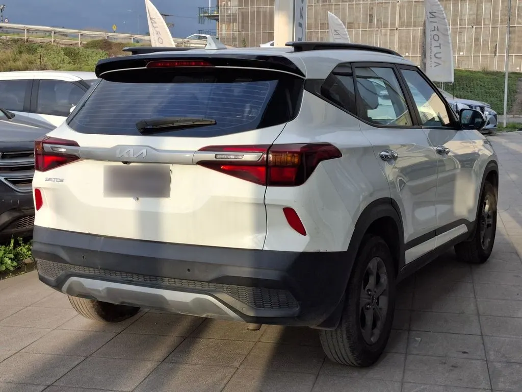 Kia Seltos 1.6 Ex 4x2 6mt 5p año 2023