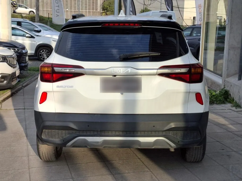 Kia Seltos 1.6 Ex 4x2 6mt 5p año 2023