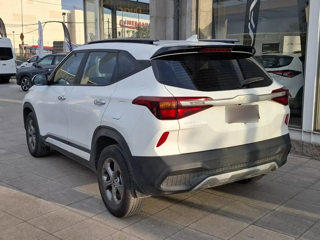 Kia Seltos 1.6 Ex 4x2 6mt 5p año 2023