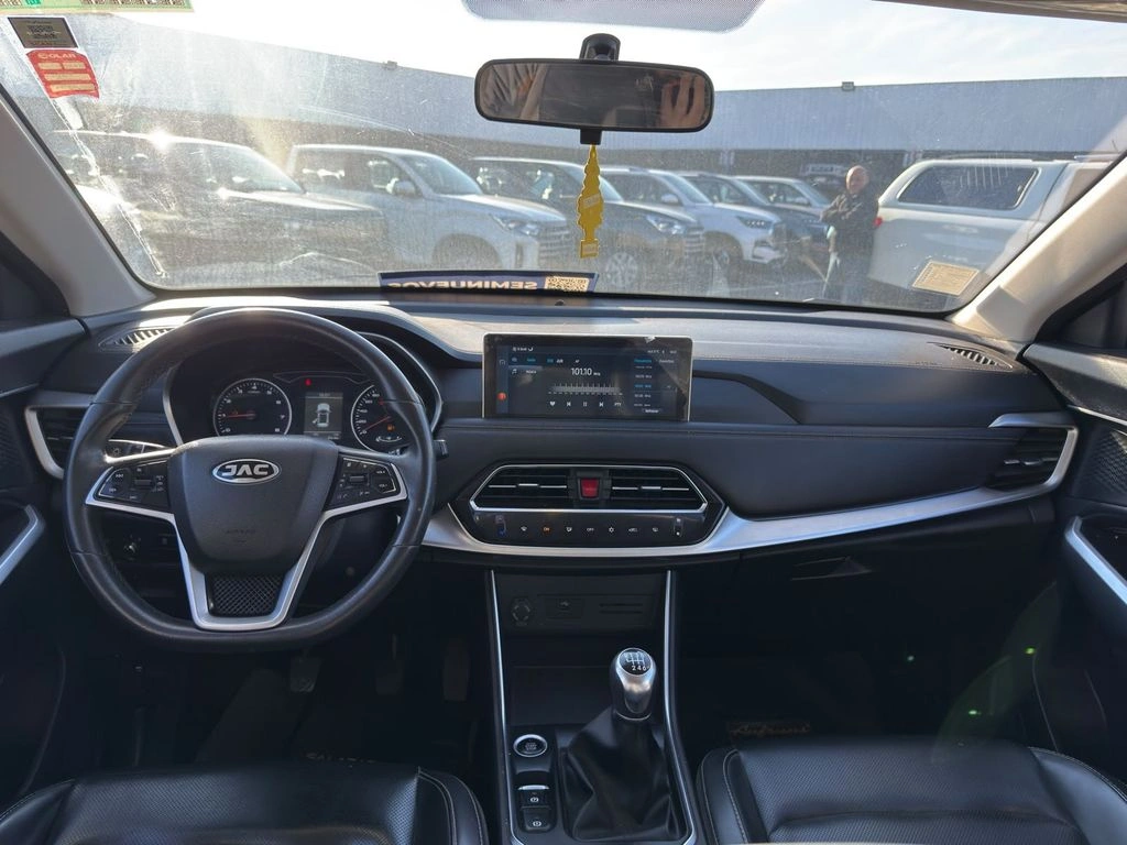 JAC Js8 1.5 Luxury Se 4x2 6mt 5p año 2023