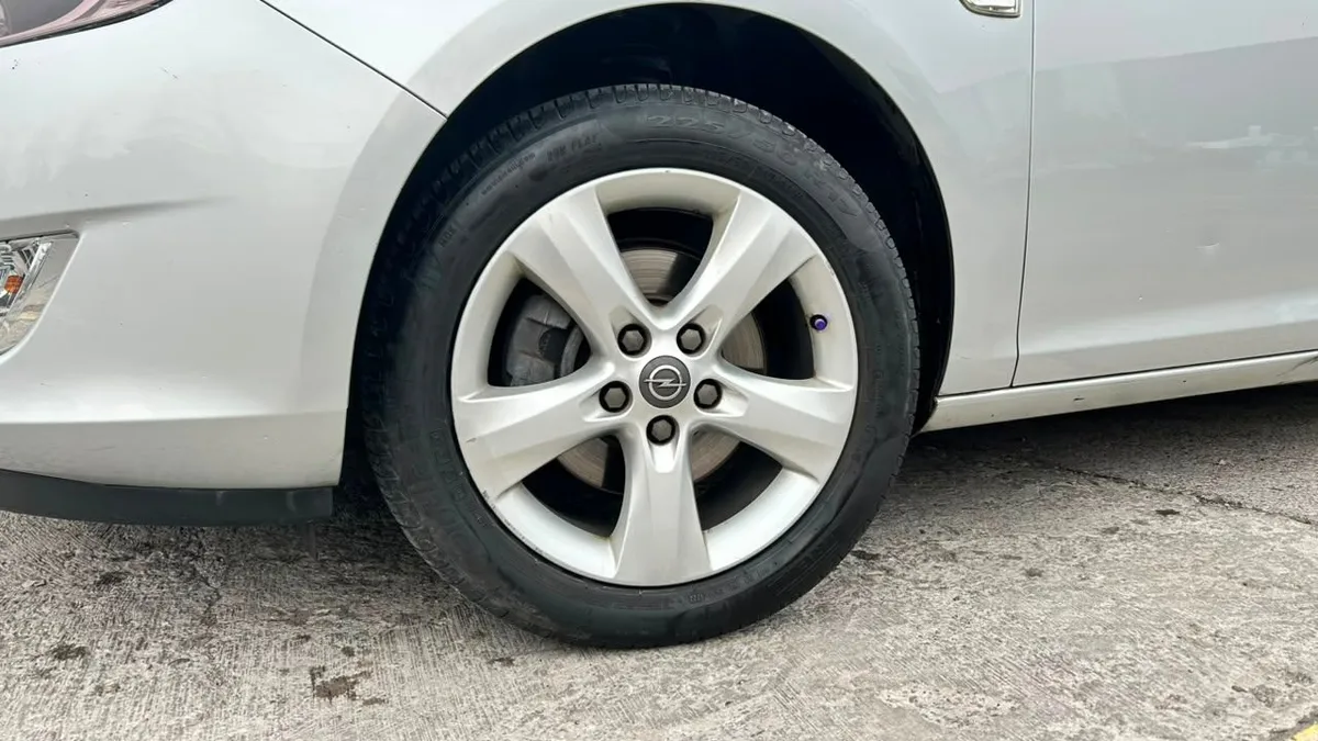 Opel Astra Enjoy Hb 1.6 Mt 5p año 2013