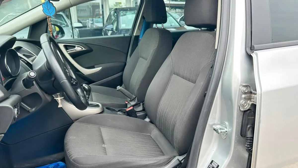 Opel Astra Enjoy Hb 1.6 Mt 5p año 2013