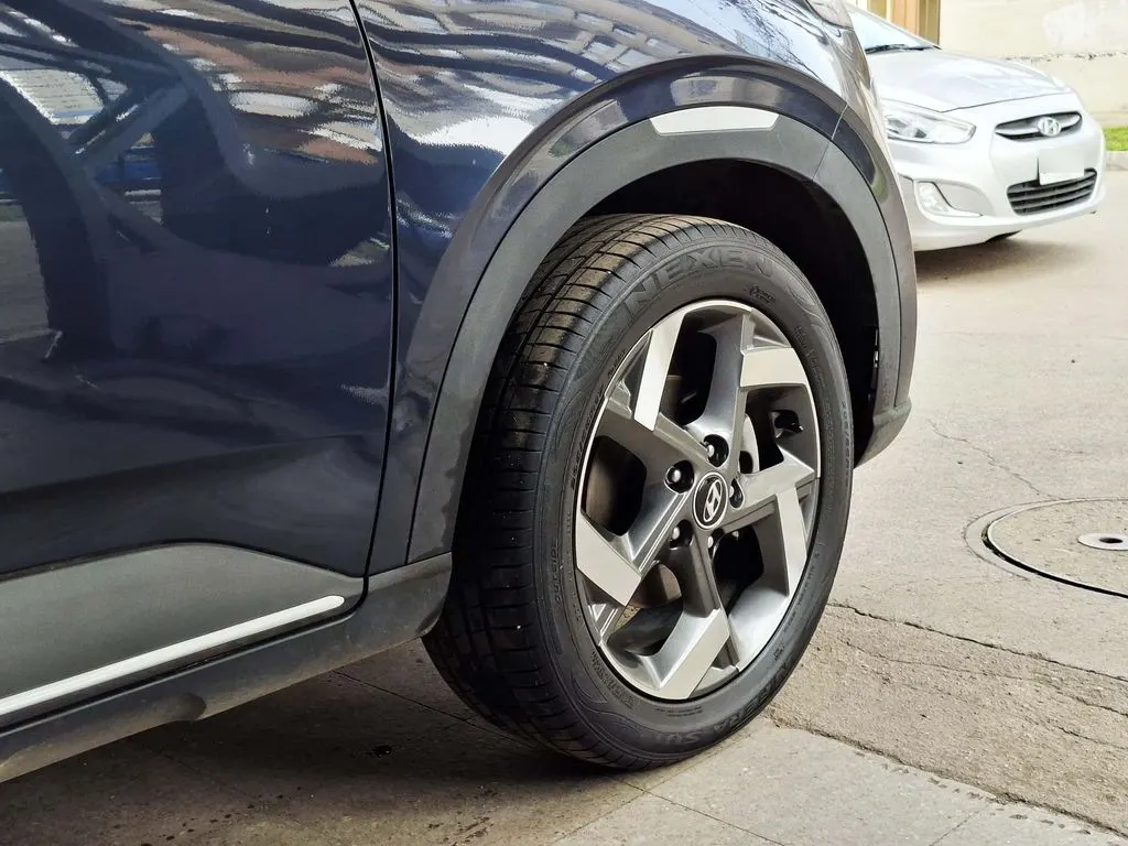 Hyundai Venue 1.6 Qx Premium 4x2 At 5p año 2023