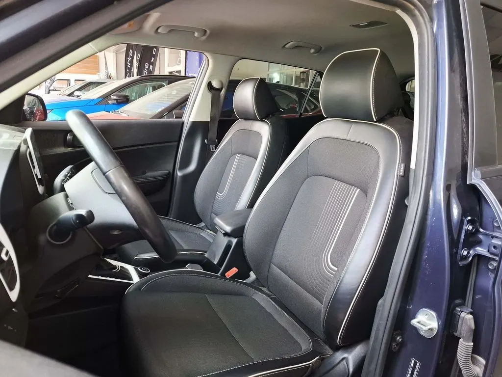 Hyundai Venue 1.6 Qx Premium 4x2 At 5p año 2023