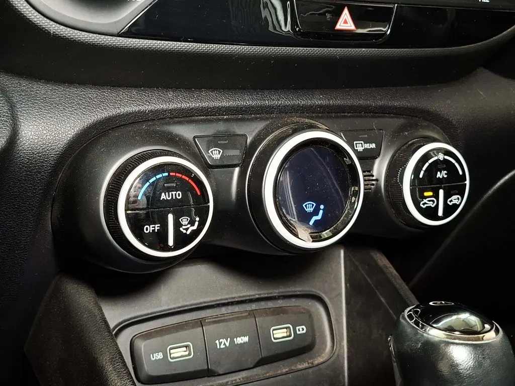 Hyundai Venue 1.6 Qx Premium 4x2 At 5p año 2023