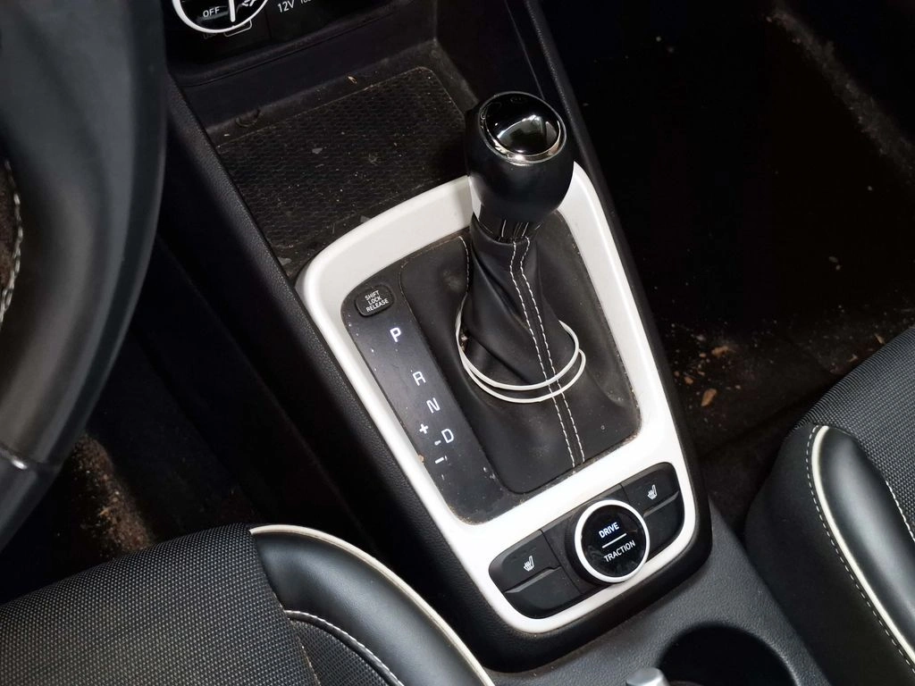Hyundai Venue 1.6 Qx Premium 4x2 At 5p año 2023