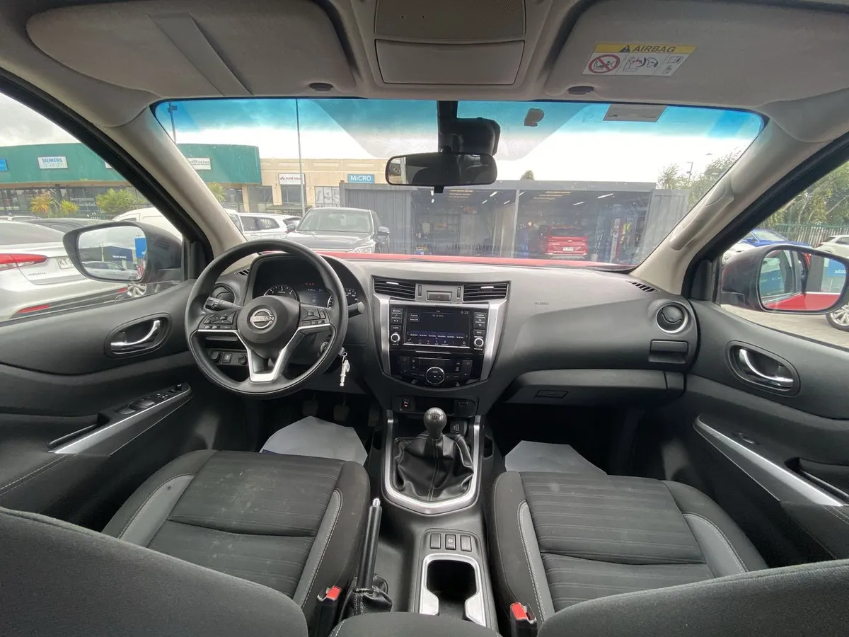 Nissan Navara 2.3d Xe Diesel 4x2 Dob.cab. Mt 4p año 2024